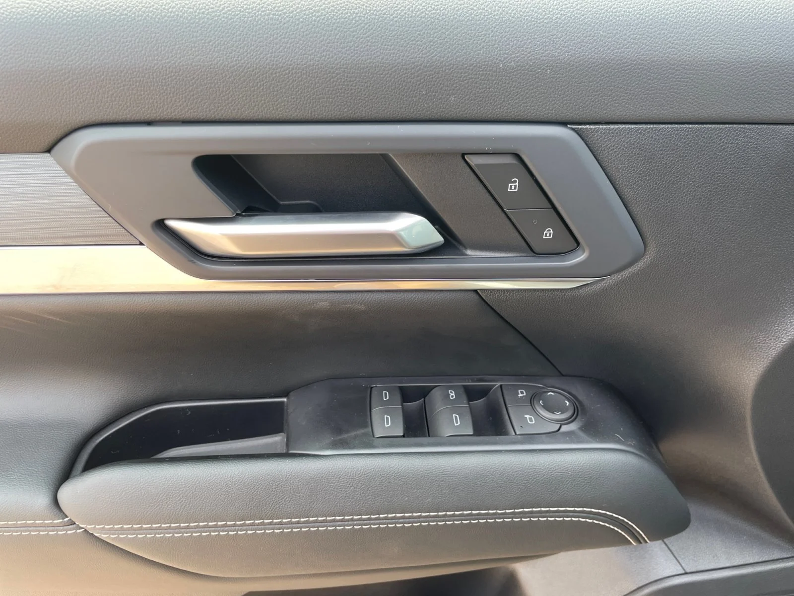 New 2027 Sterling Metallic GMC AWD Elevation image 16