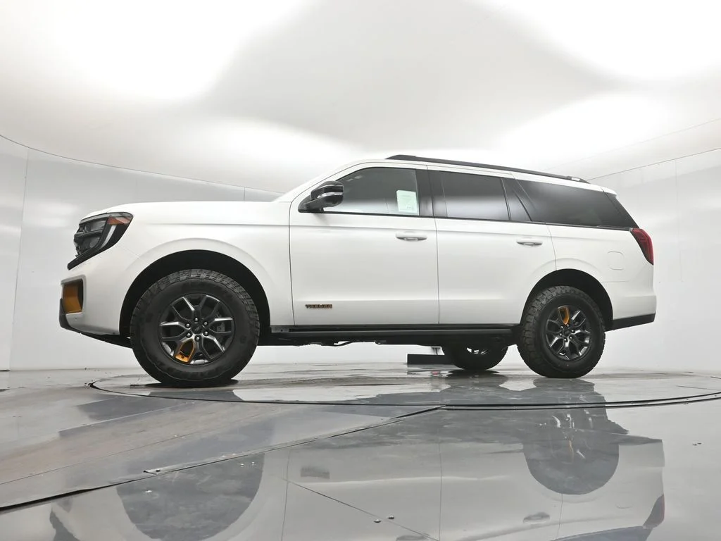 New 2026 Star White Metallic Tri-Coat Ford Tremor image 7