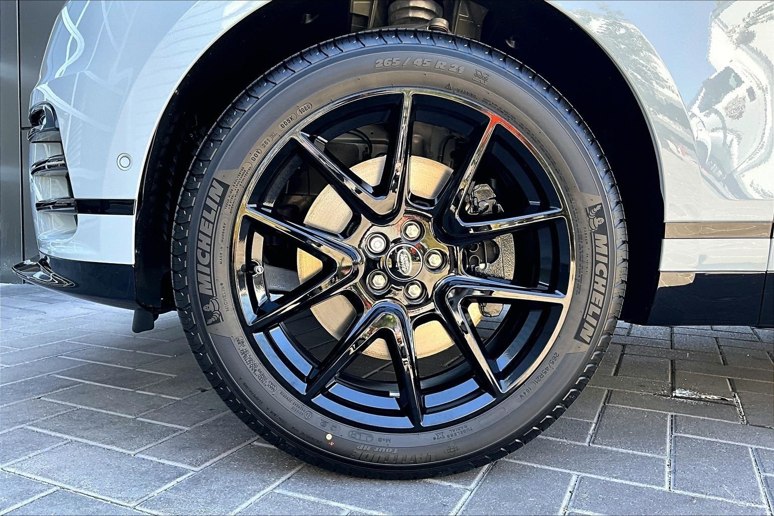 New 2026 Arroios Grey Land Rover Belgravia Edition image 12