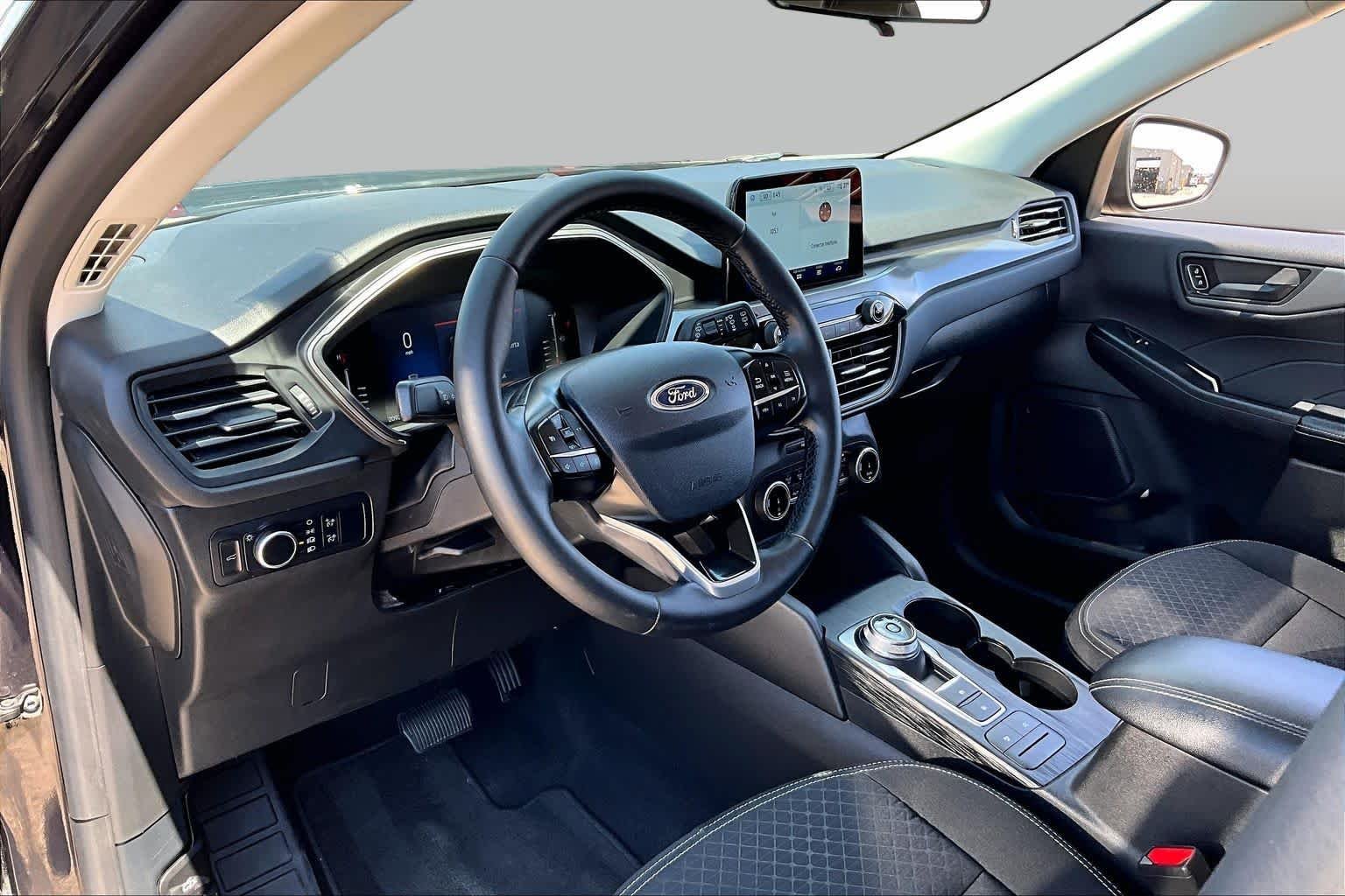 Used 2024 Agate Black Ford Active image 17