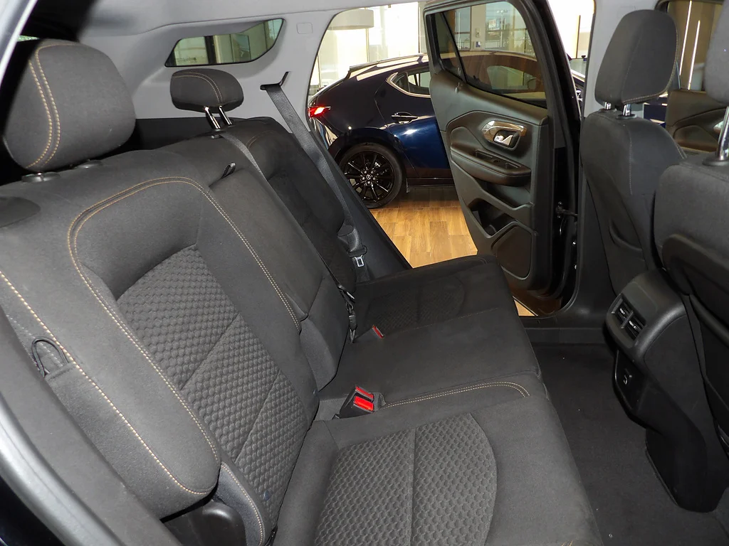 Used 2018 Ebony Twilight Metallic GMC SLE image 19
