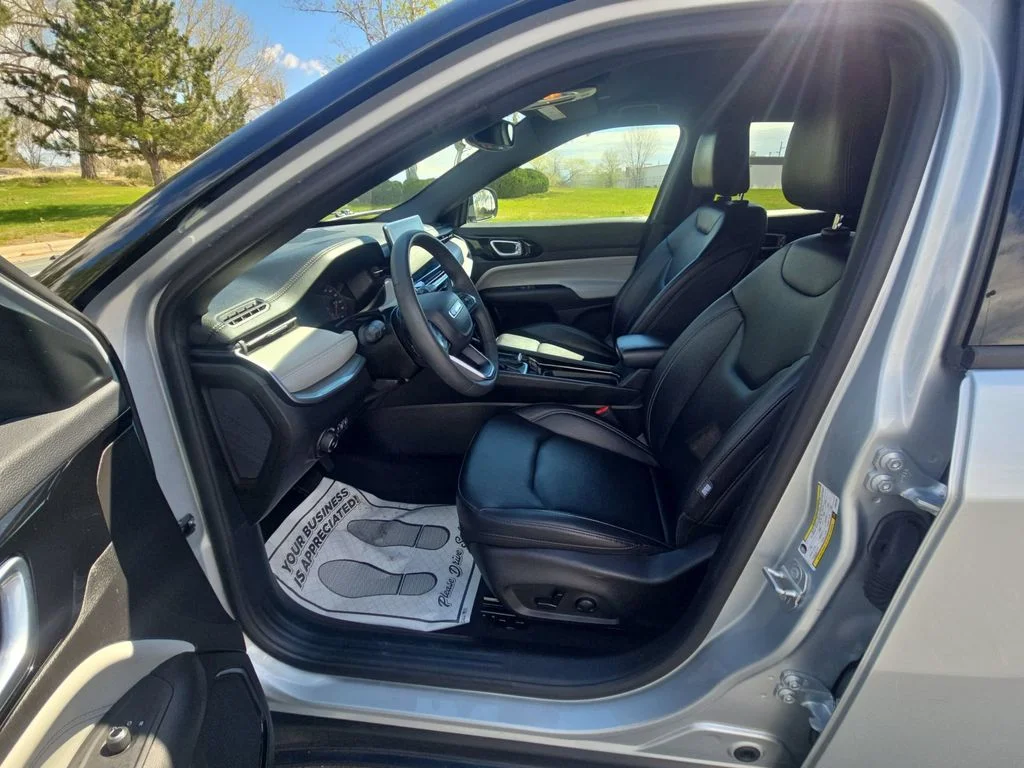 Used 2025 Silver Jeep Limited image 26