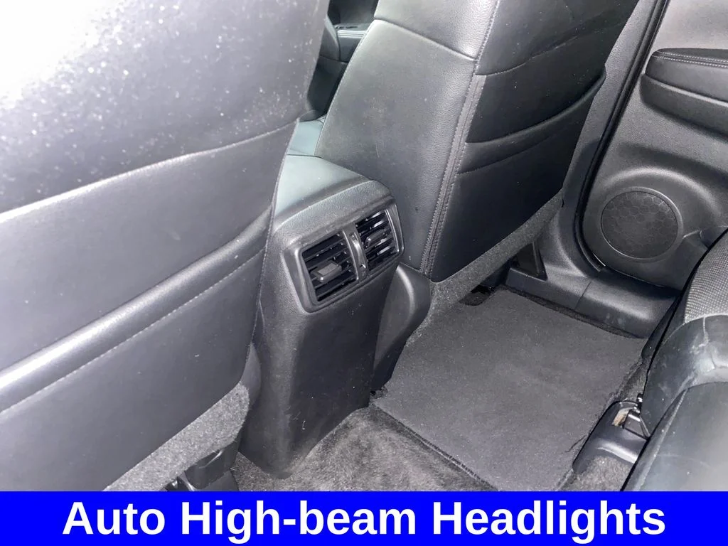 Used 2017 Silver Nissan SL image 13
