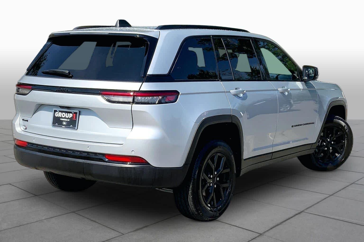 Certified Used 2025 Silver Zynith Jeep Altitude image 13