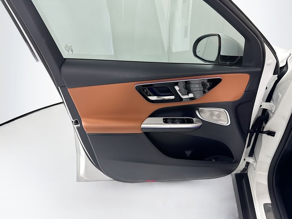 Used 2026  Mercedes-Benz GLC 300 image 25