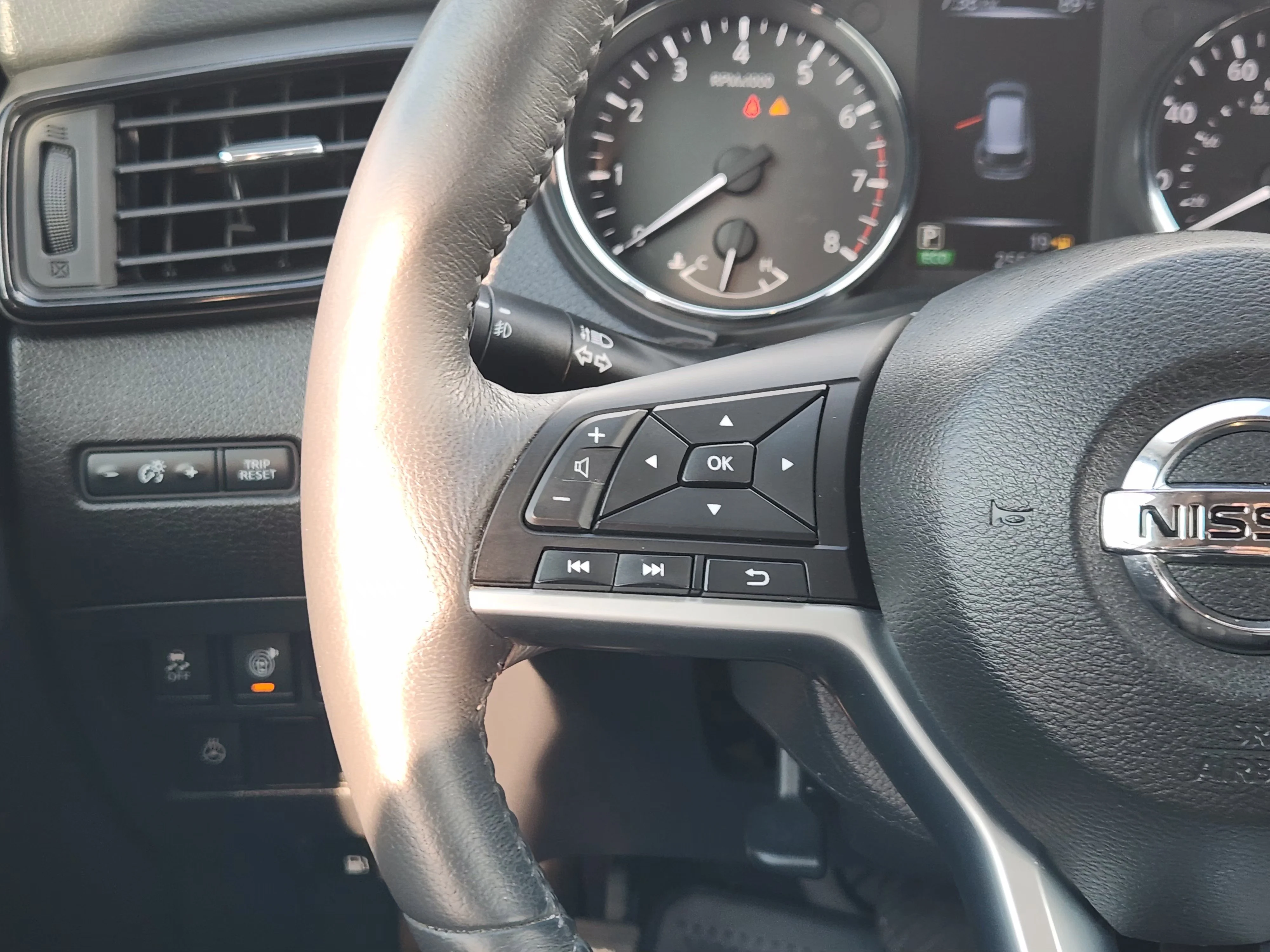 Used 2017 Magnetic Black Nissan SL image 29