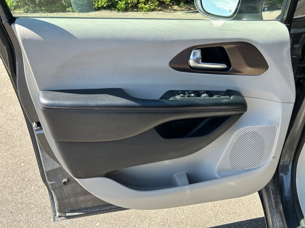 2019 Chrysler Pacifica Touring L - Photo 10