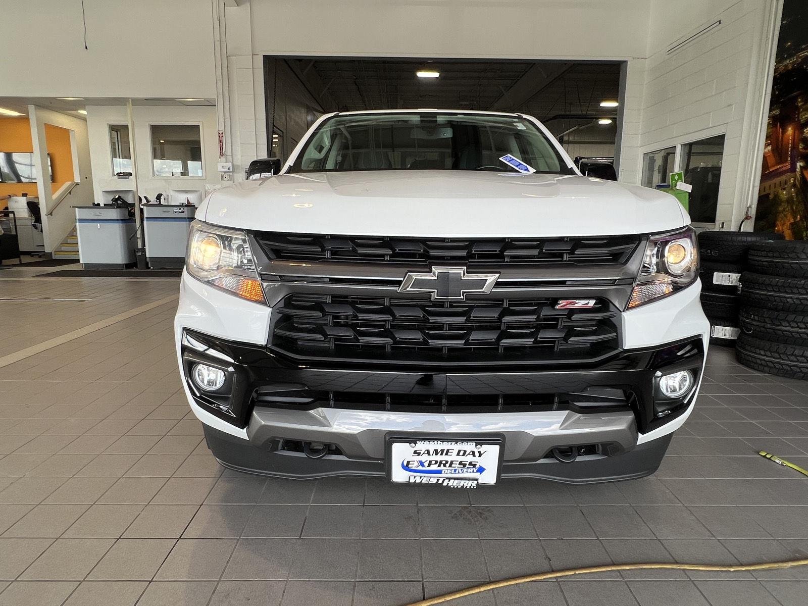 Used 2022 Summit White Chevrolet 4WD Z71 image 2