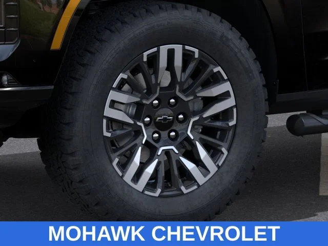 2027 Chevrolet Tahoe Z71 - Photo 9