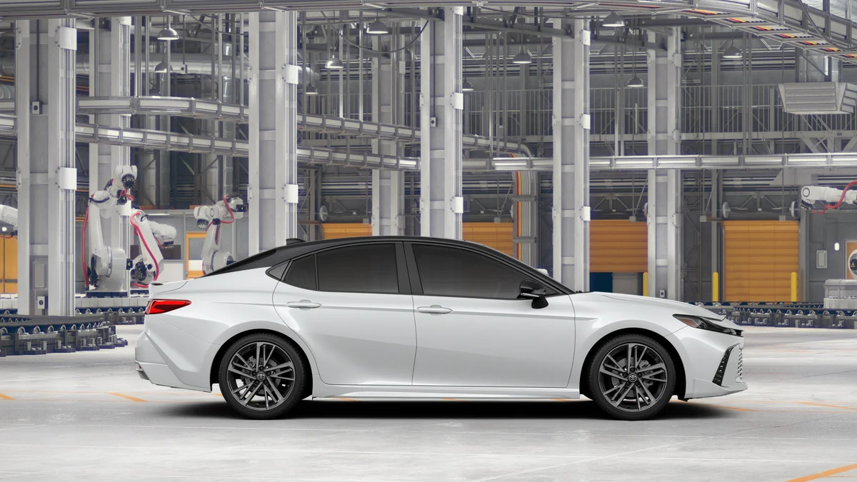New 2026 Wind Chill Pearl with Midnight Black Metallic roof Toyota XSE image 12
