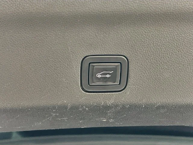 Used 2021 Gray Chevrolet Z71 image 28