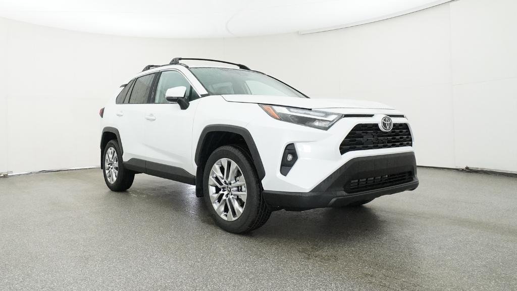 Certified Used 2025 Pearl Toyota XLE Premium image 39