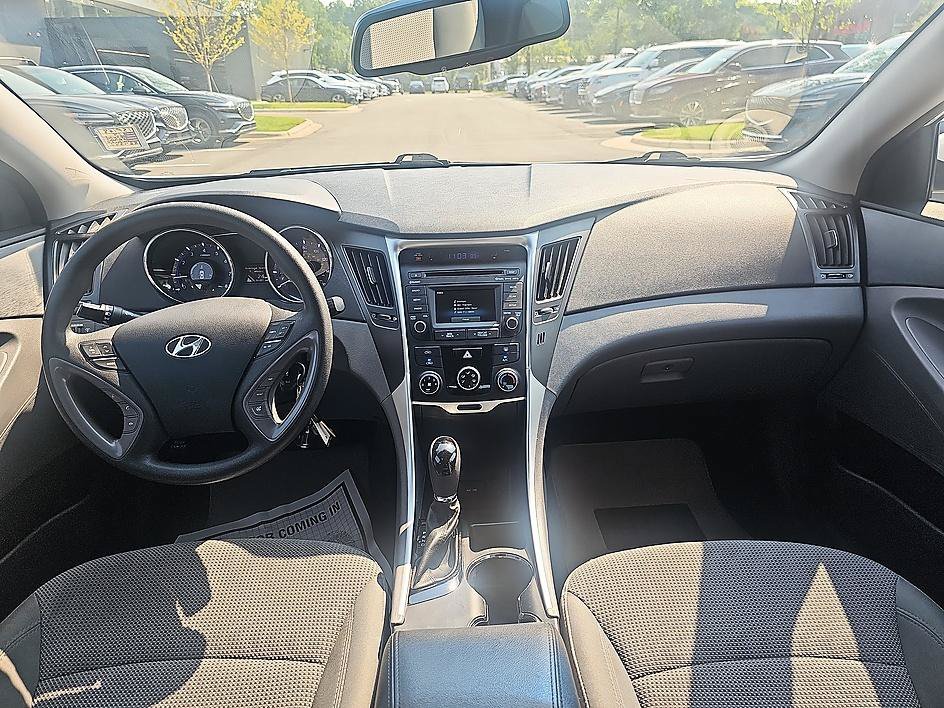 Used 2014 Pearl White Hyundai GLS image 28
