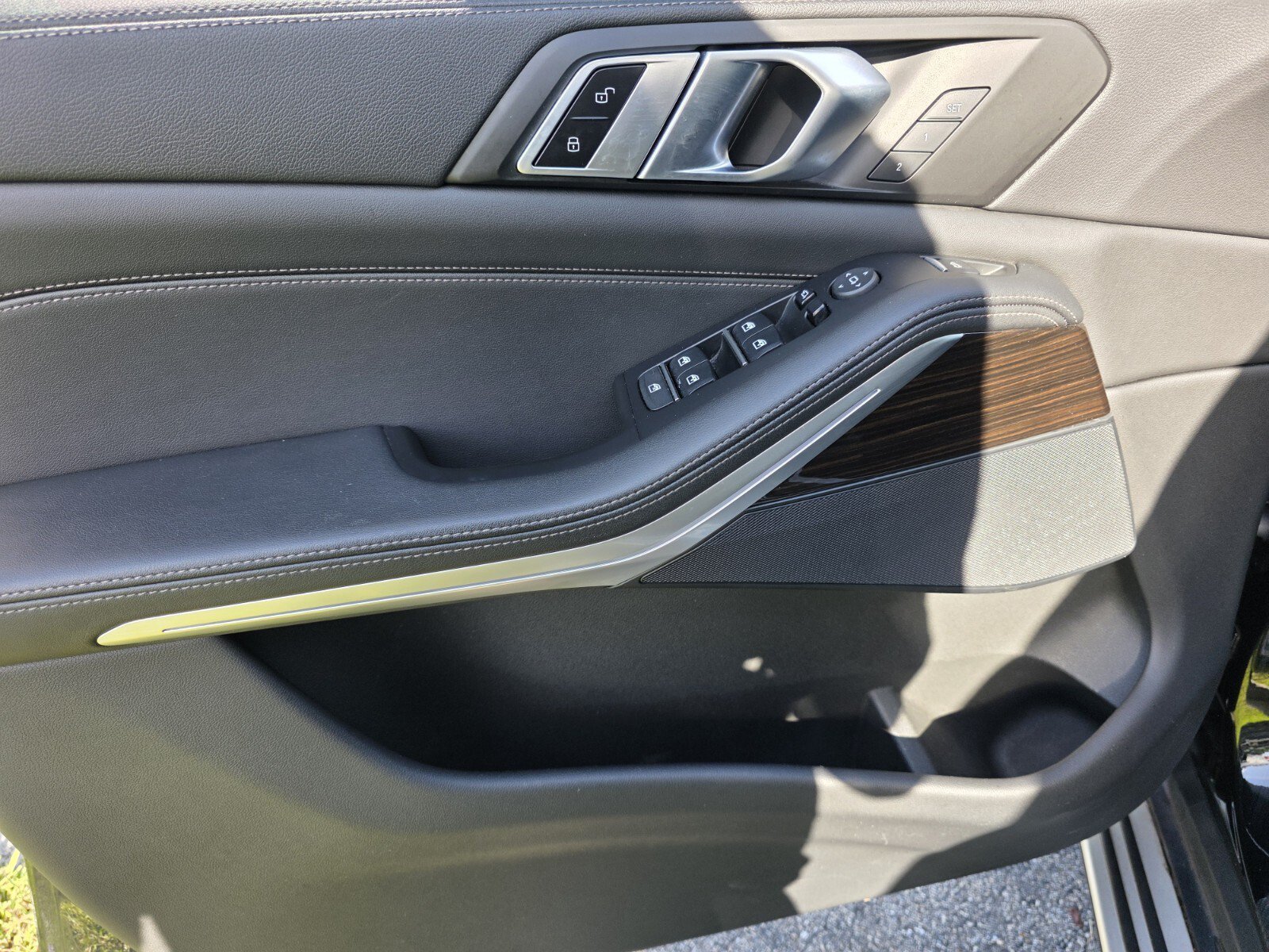 Used 2023 Jet Black BMW xDrive40i image 26