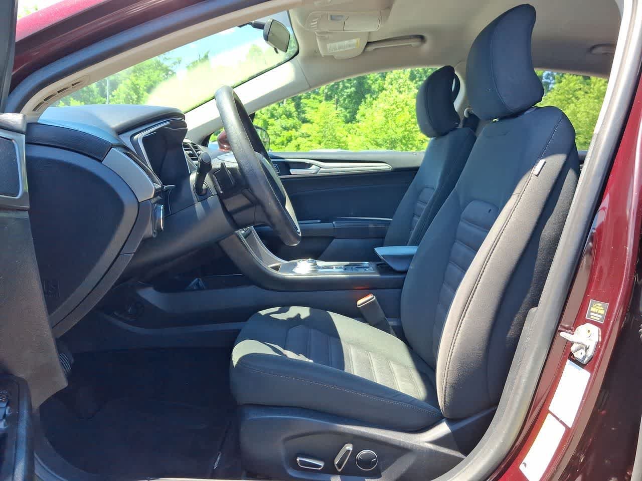 Used 2017 Burgundy Velvet Metallic Tinted Clearcoat Ford SE image 17