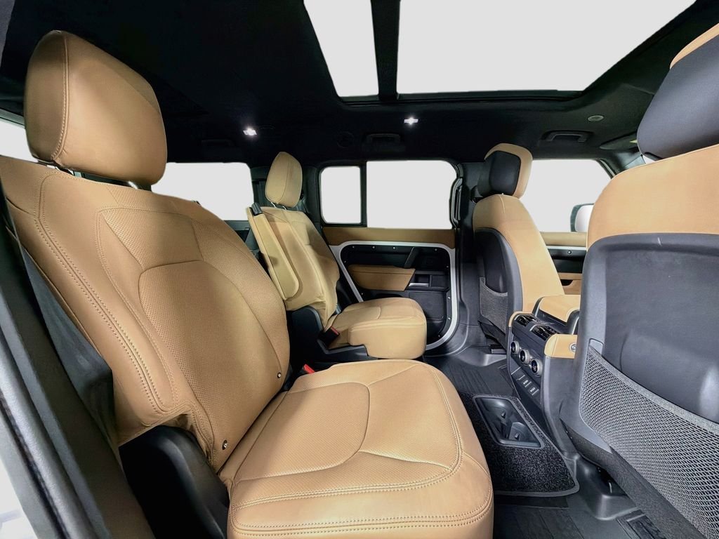 New 2026 Fuji White Land Rover X-Dynamic SE image 29