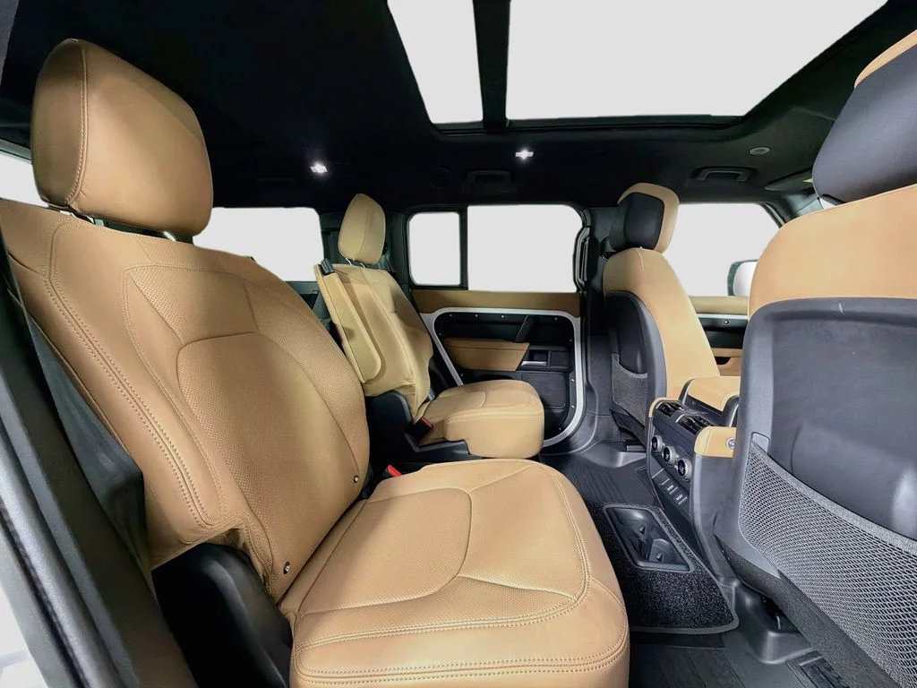 New 2026 Fuji White Land Rover X-Dynamic SE image 29