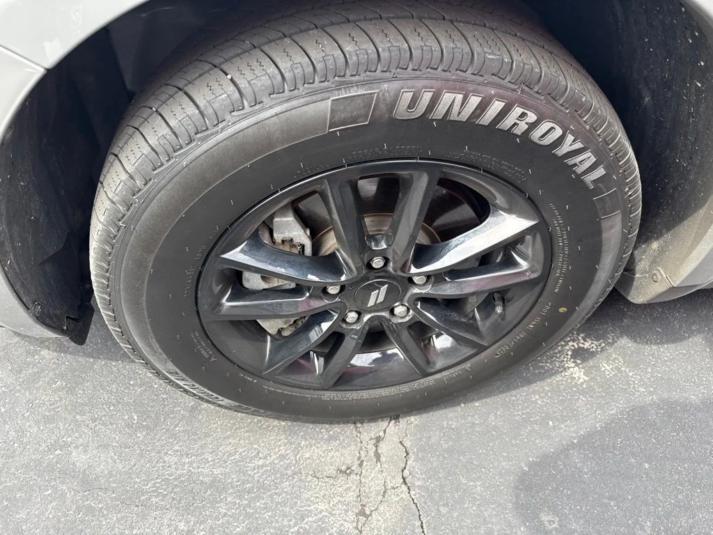 Used 2020 Gray Dodge SE image 9