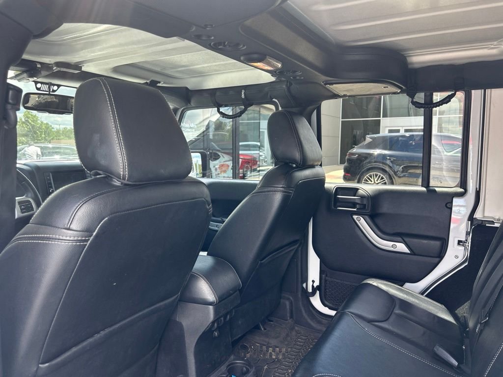 Used 2016 White Jeep Unlimited Rubicon image 10