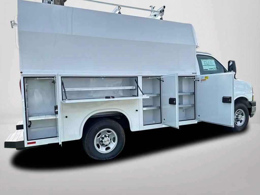 New 2025 Summit White Chevrolet 1WT image 5