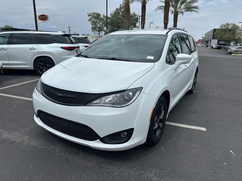 Used 2018 White Chrysler Touring L image 28