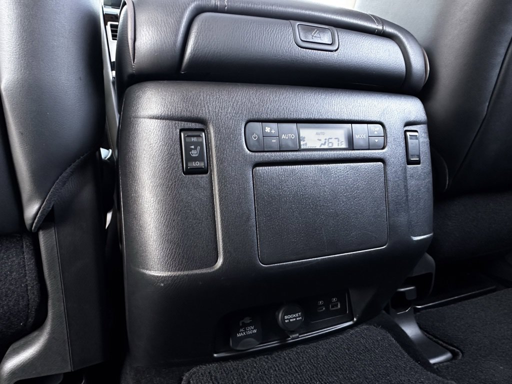Used 2024 White Nissan Platinum image 23