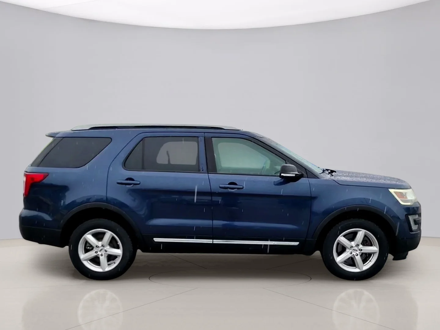 Used 2016 Blue Ford LIMITED image 4