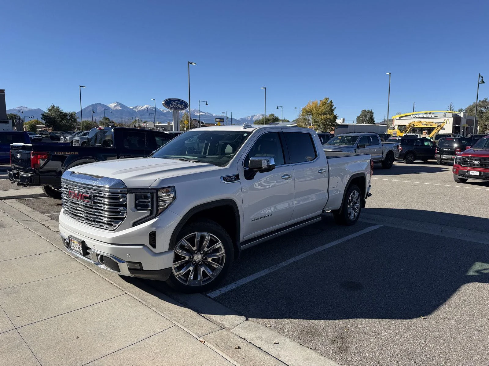 Used 2025 White Frost Tricoat GMC Denali image 2