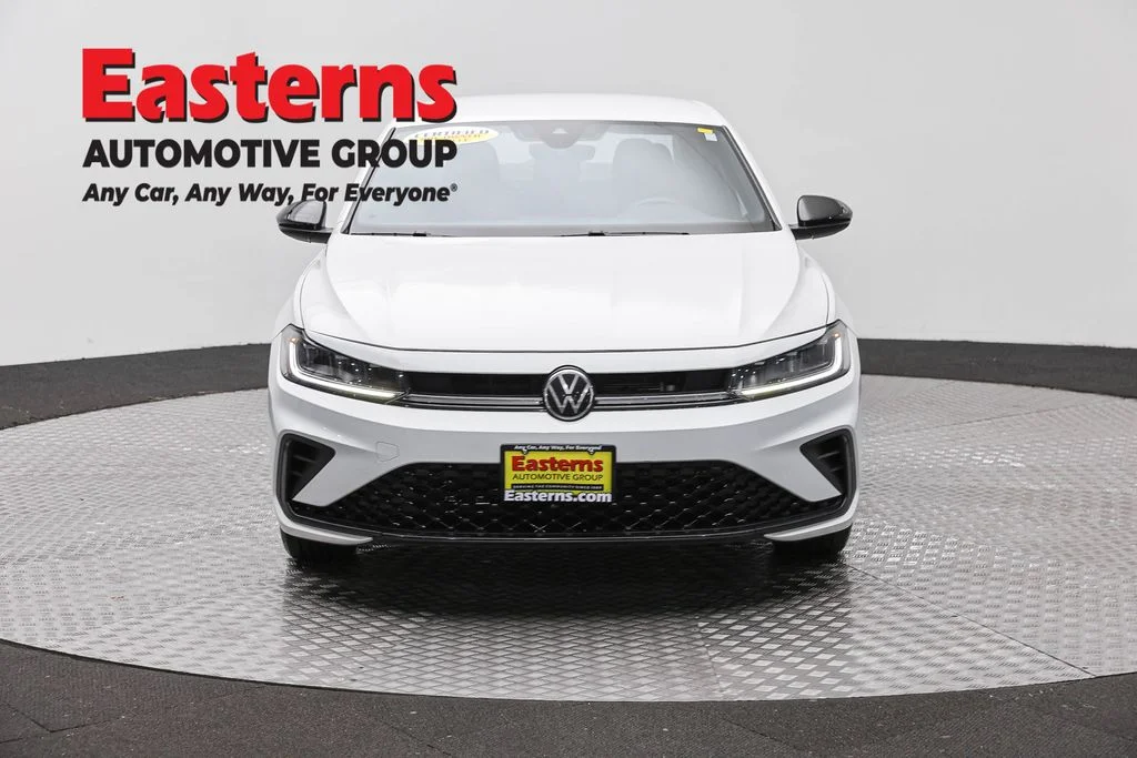 Used 2025 White Volkswagen 1.5T Sport image 2
