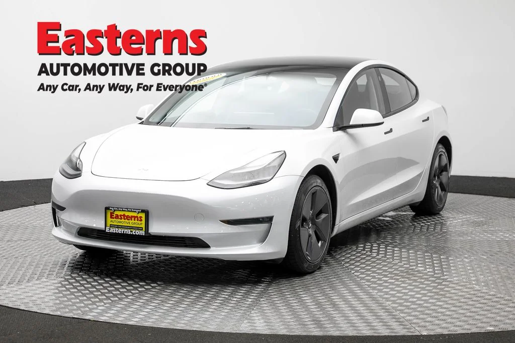 Used 2022 White Tesla Long Range image 1