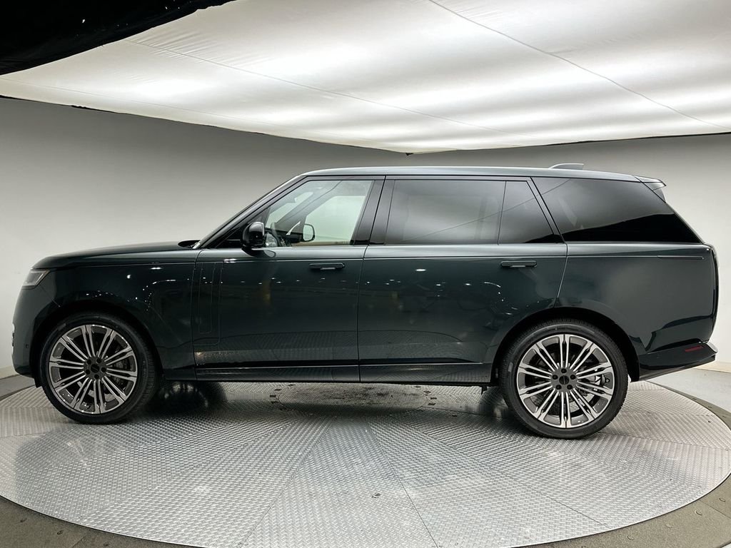 New 2026 Belgravia Green Land Rover SE image 2