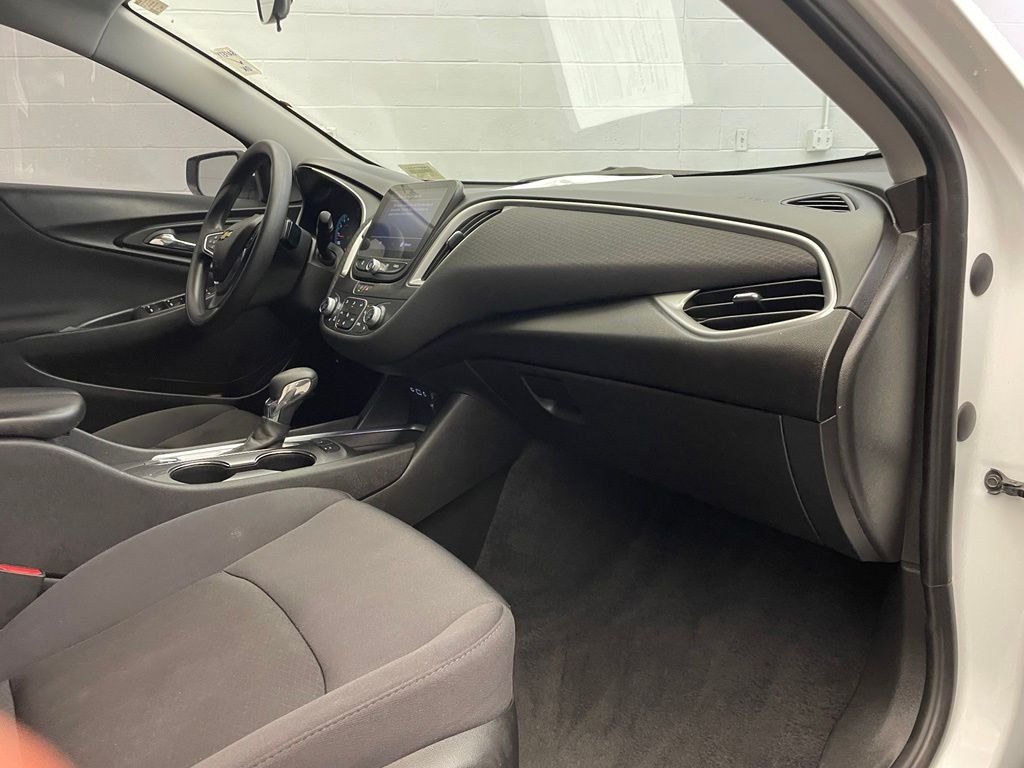 Used 2024 White Chevrolet LT 1LT image 27