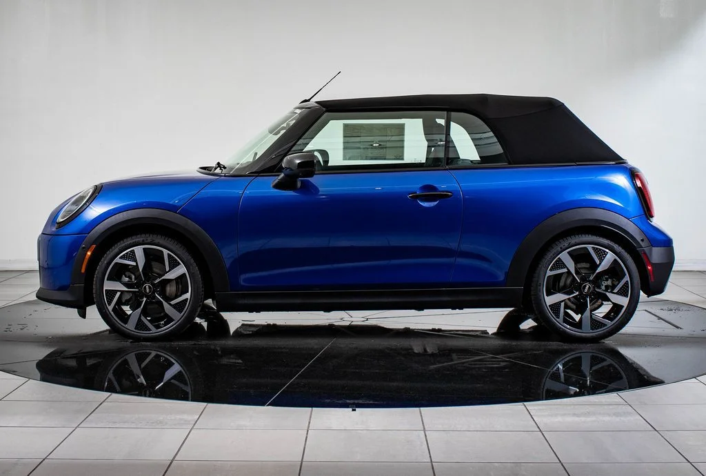 Certified Used 2026 Blazing Blue Metallic MINI Iconic image 5