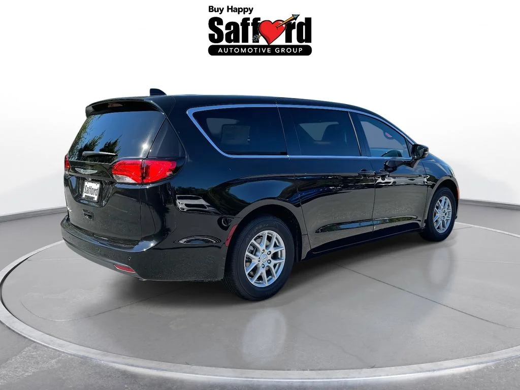 2026 Chrysler Voyager LX - Photo 9