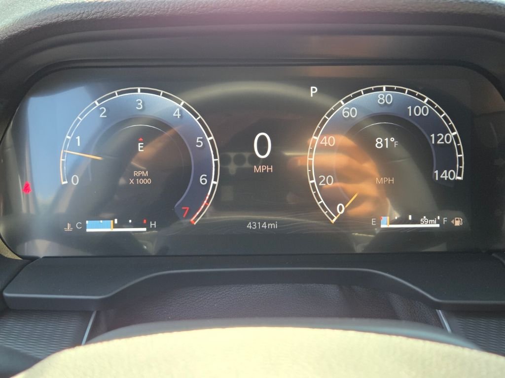 Used 2025 White/off-white Jeep  image 28