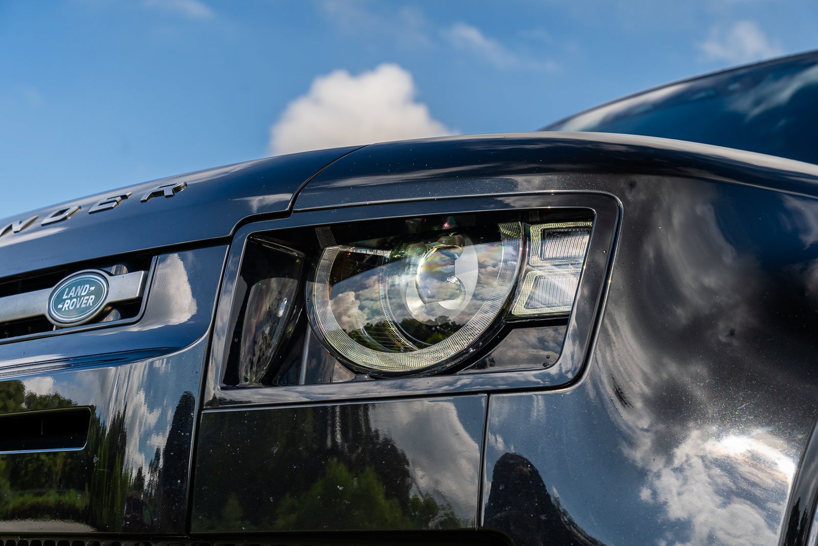 Used 2021  Land Rover X image 3