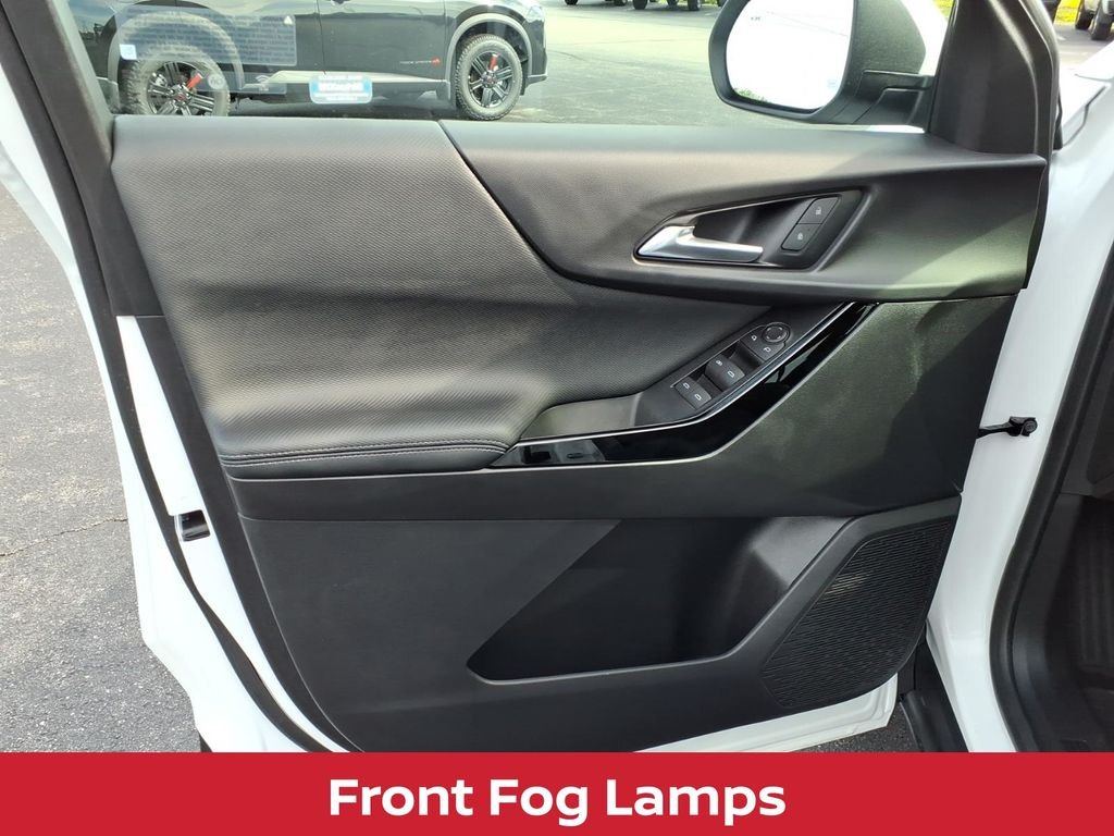 Used 2025 Summit White Chevrolet LT W/SAFETY & TECHNOLOGY PKG image 24