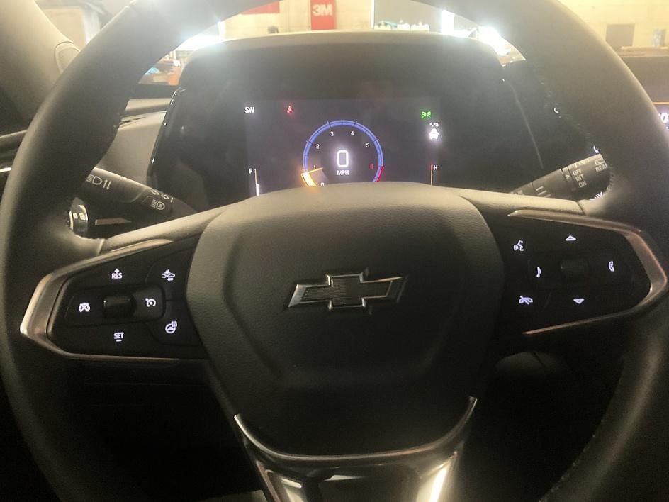 Used 2025 White Chevrolet ACTIV image 24