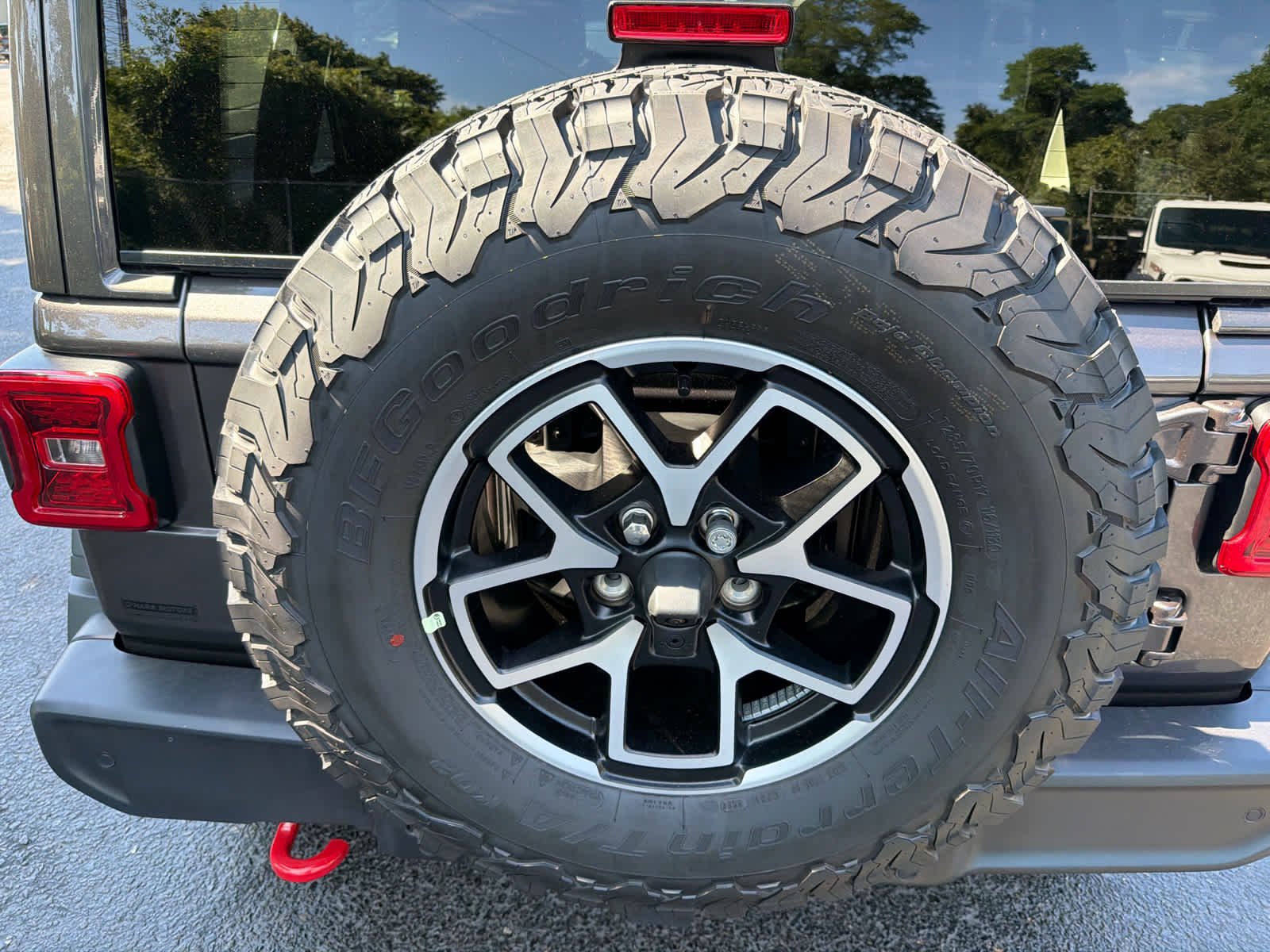 New 2026 Granite Crystal Metallic Clearcoat Jeep Rubicon image 17