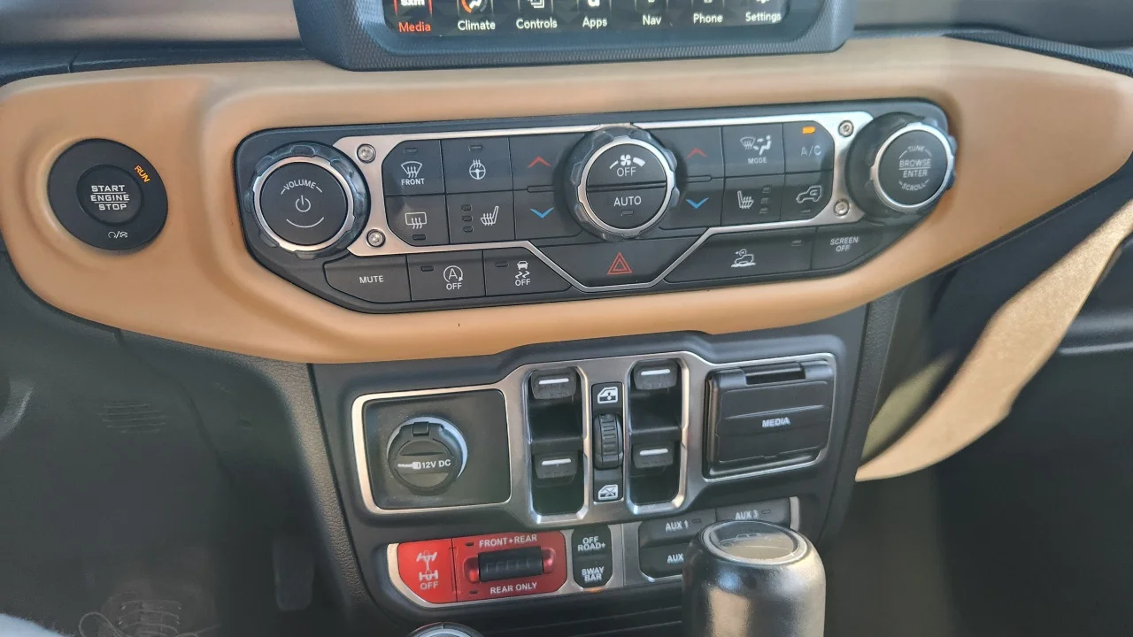 Used 2020 Silver Jeep Rubicon image 14