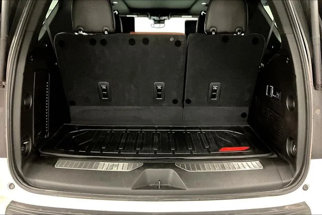 Used 2023 White Frost Tricoat GMC Denali Ultimate image 43
