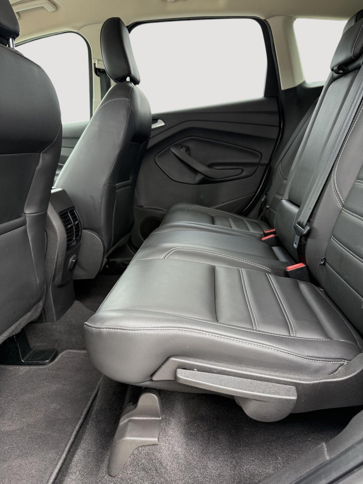 Used 2019 White Platinum Metallic Tri-Coat Ford SEL image 19
