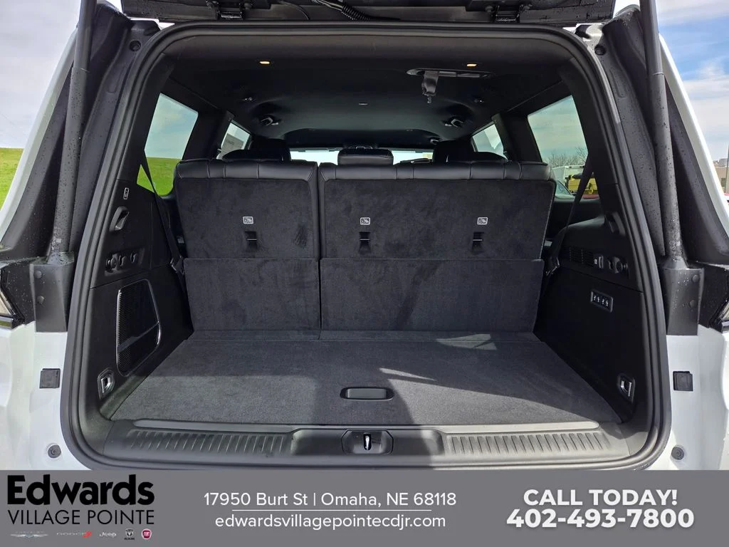 New 2026 Bright White Clear-Coat Exterior Paint Jeep Limited Altitude image 30