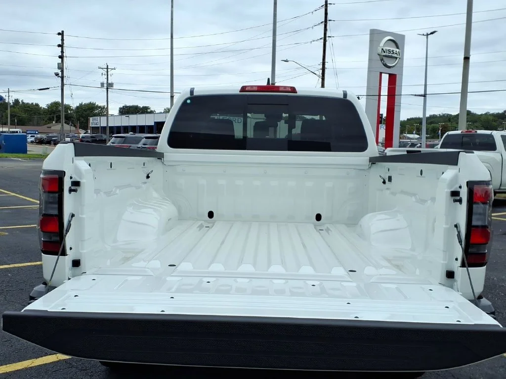 New 2027 Glacier White Nissan King Cab® S image 5