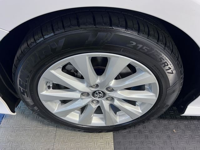 Used 2018 White Toyota LE image 8