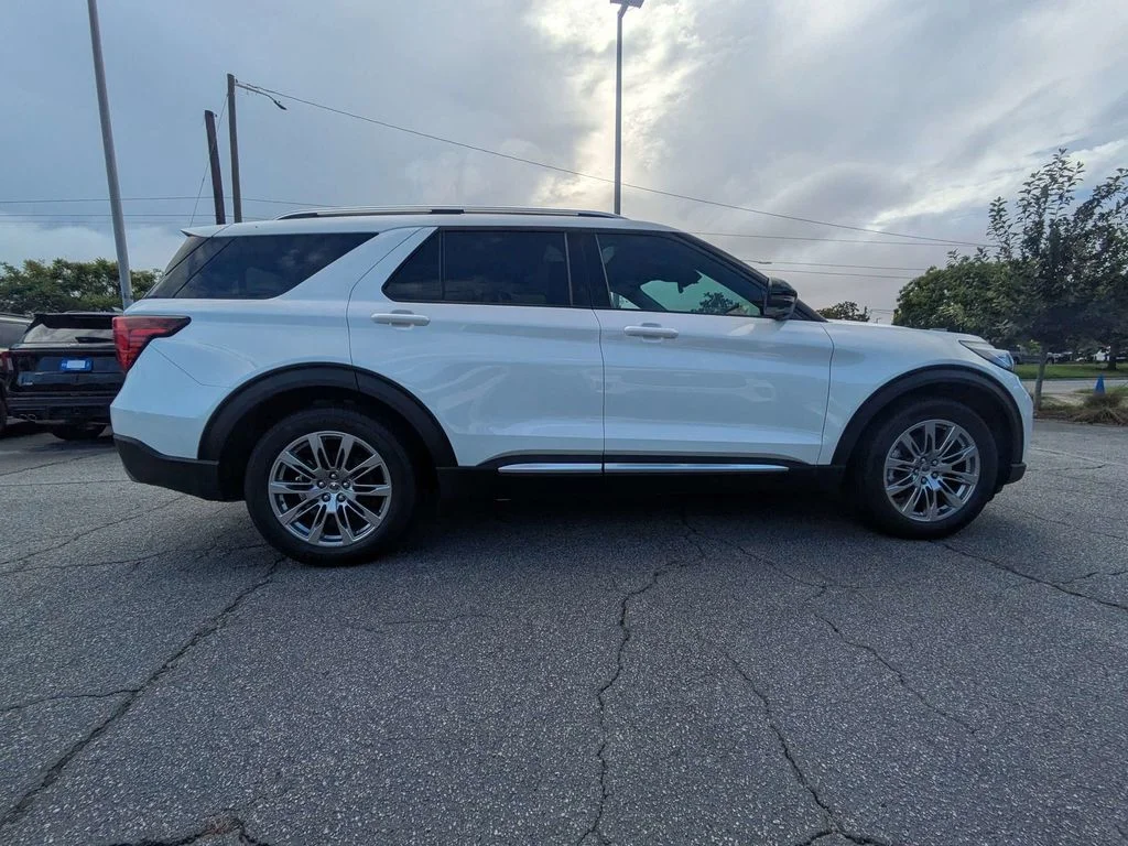 New 2026 Star White Metallic Tri-Coat Ford Platinum image 3