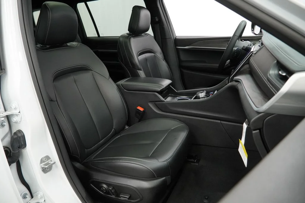 Used 2025 White Jeep Limited image 49