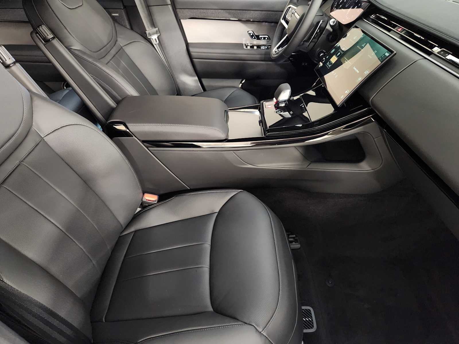 New 2027 Fuji White Land Rover SE image 3