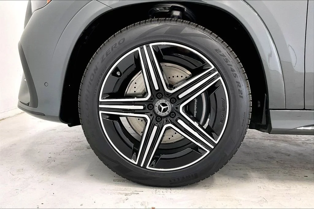 New 2026 MANUFAKTUR Silicon Grey Mercedes-Benz GLE 450 image 25