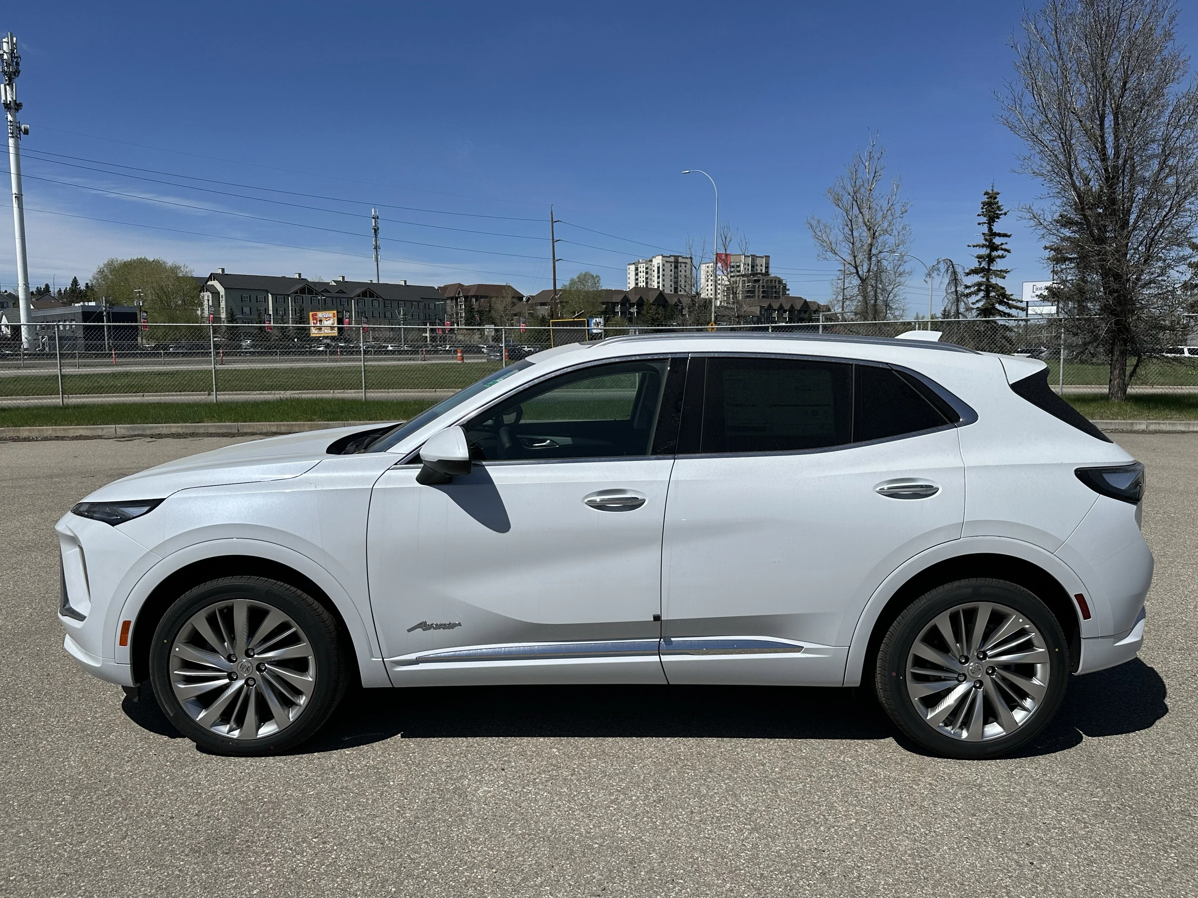 New 2026 Iridescent White Tricoat Buick Avenir image 3